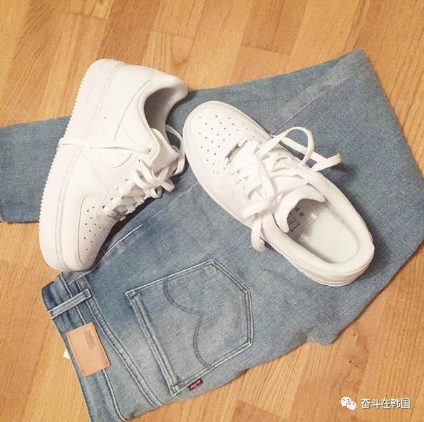 换季了买一双鞋子,换季买什么鞋子好看