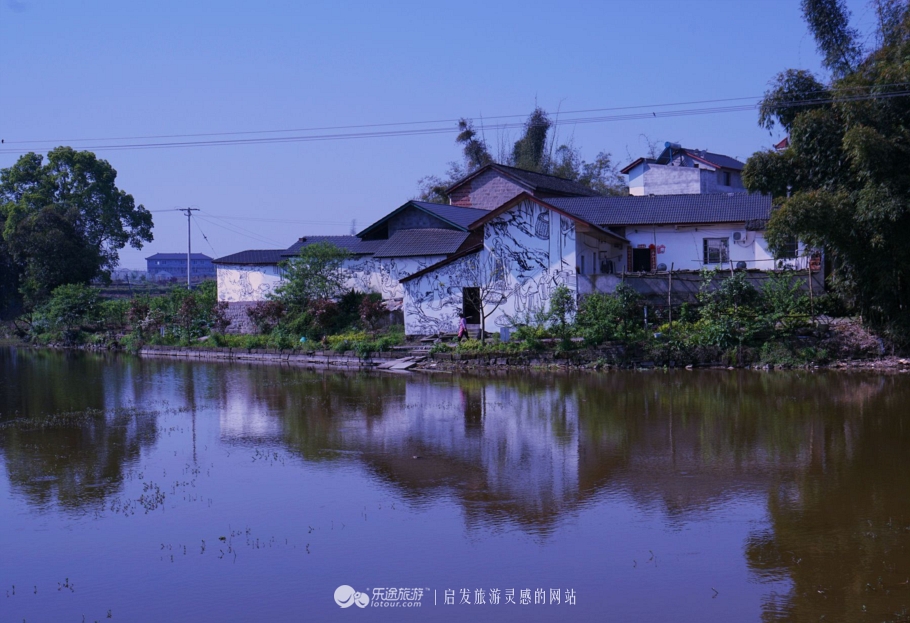 推开石门登一山拜一佛,你就修得了正果