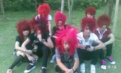 在“美眉/斑竹”横着走的年代，诞生了一部《网聊妹子圣经》