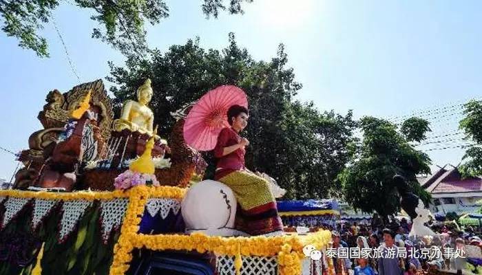 泰国的泼水节有别于云南的泼水节,泰国曼谷国际泼水节