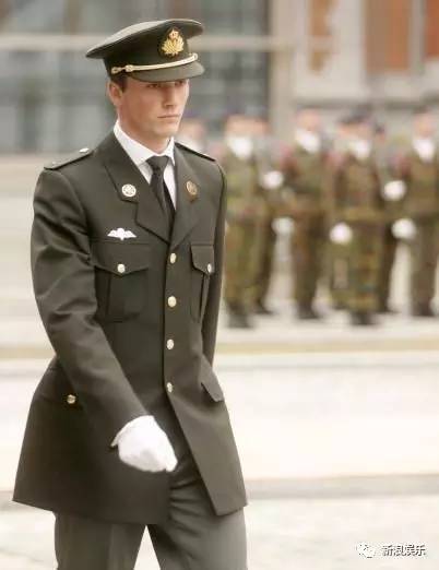 文莱王子宠老虎的画面好苏！各国高质量王子，哪个是你的菜？