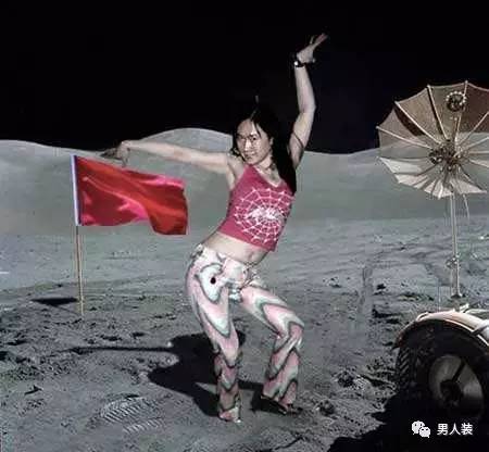 在“美眉/斑竹”横着走的年代，诞生了一部《网聊妹子圣经》