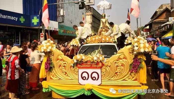 泰国的泼水节有别于云南的泼水节,泰国曼谷国际泼水节