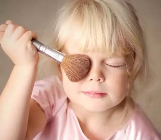 适合孩子用的痱子粉,大人用的痱子粉孩子可以用