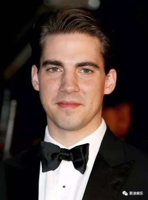 文莱王子宠老虎的画面好苏！各国高质量王子，哪个是你的菜？