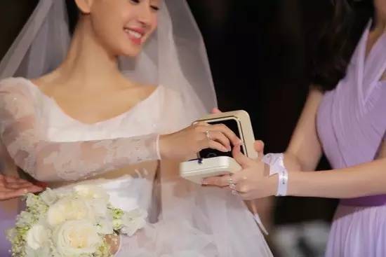 “鸽子蛋”还不如经典款？女神们遇到它才肯嫁！