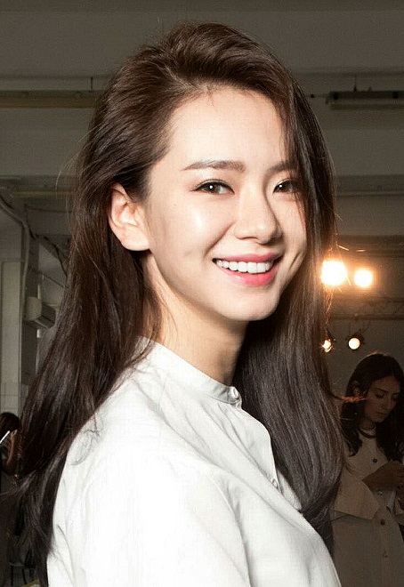 唐嫣戴美瞳和没戴美瞳的对比照,唐嫣首次公开疯狂戴美瞳的原因