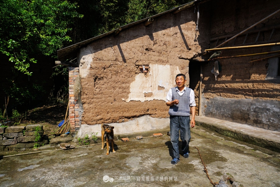 推开石门登一山拜一佛,你就修得了正果