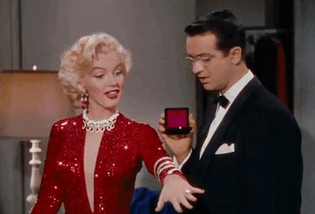 “鸽子蛋”还不如经典款？女神们遇到它才肯嫁！