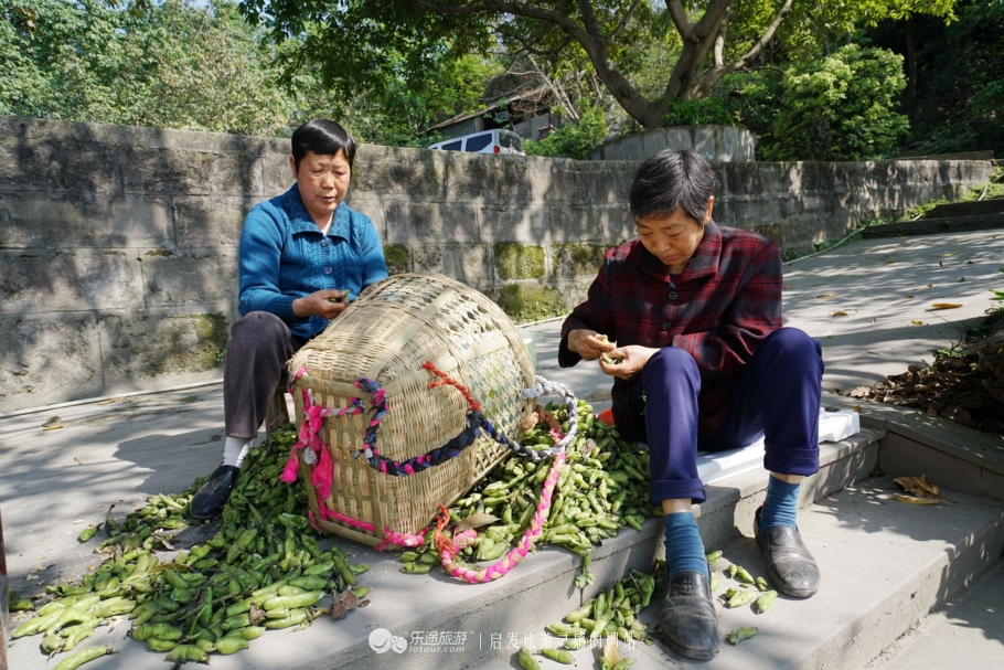 推开石门登一山拜一佛,你就修得了正果