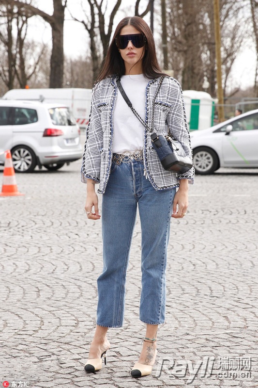 杨幂和唐嫣穿西装,唐嫣背过的这些时髦大牌包包