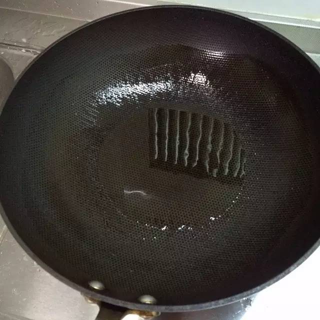 炒菜地上溅油怎么办,炒菜怎么防止油溅