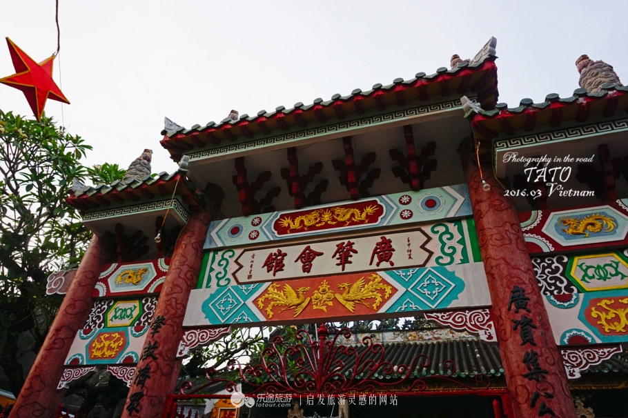 华灯初上霓虹灯闪烁夜色也很美丽,华灯初上迎元宵