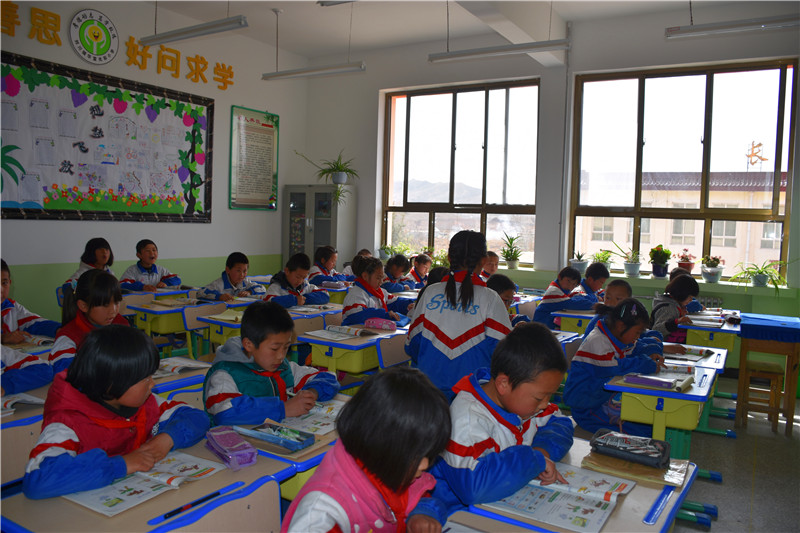 腾格里沙漠小学,腾格里沙漠学校