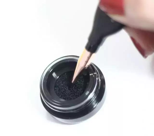 专治手残党眼线辅助器,真正好用不晕妆的眼线笔