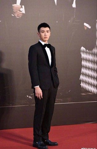 百花奖周冬雨章子怡,章子怡周冬雨金像奖视频