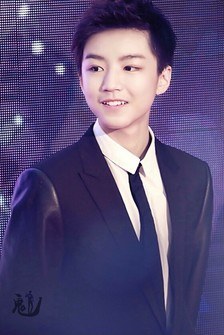 王俊凯只露眼睛的最帅的照片,王俊凯好看的照片