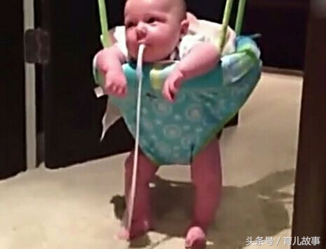 四个月大孩子吐奶,四个多月的小孩吐奶是什么原因