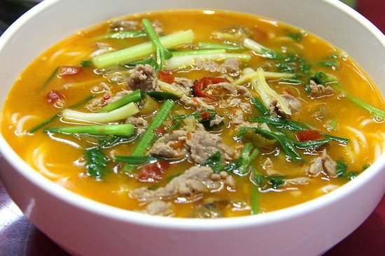 老奶奶都不扶就扶你什么梗,老奶奶不扶就服你下一句