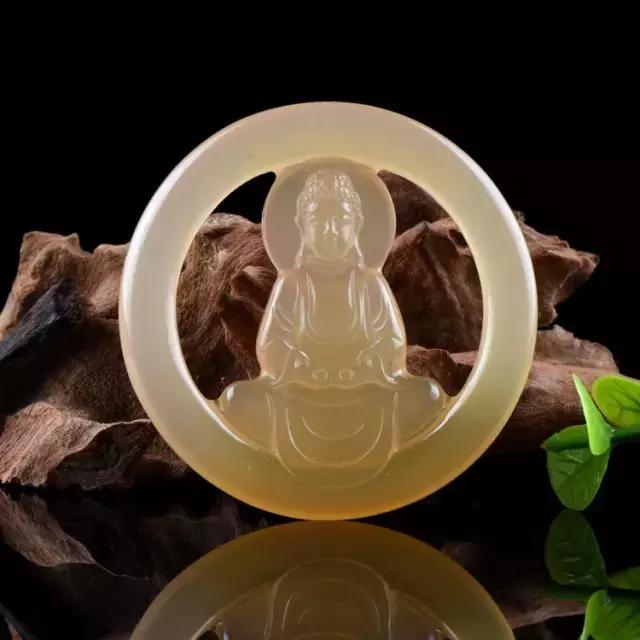 貔貅黄龙玉沙金佩戴有讲究,黄龙玉的貔貅戴着脖子上怎么戴