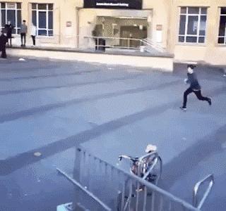 这广告打的我猝不及防,这广告打得我猝不及防什么意思