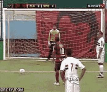 足球搞笑gif,足球十大搞笑进球动图最新