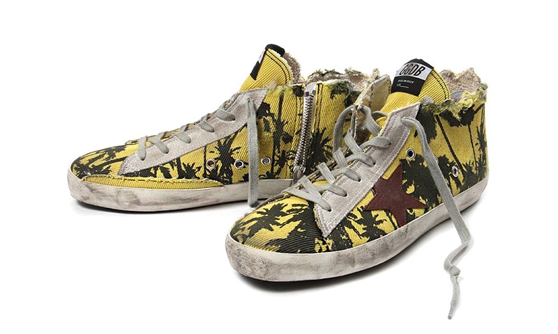 为了让所有人能低头看你的鞋,这个牌子直接把屎糊到了鞋上