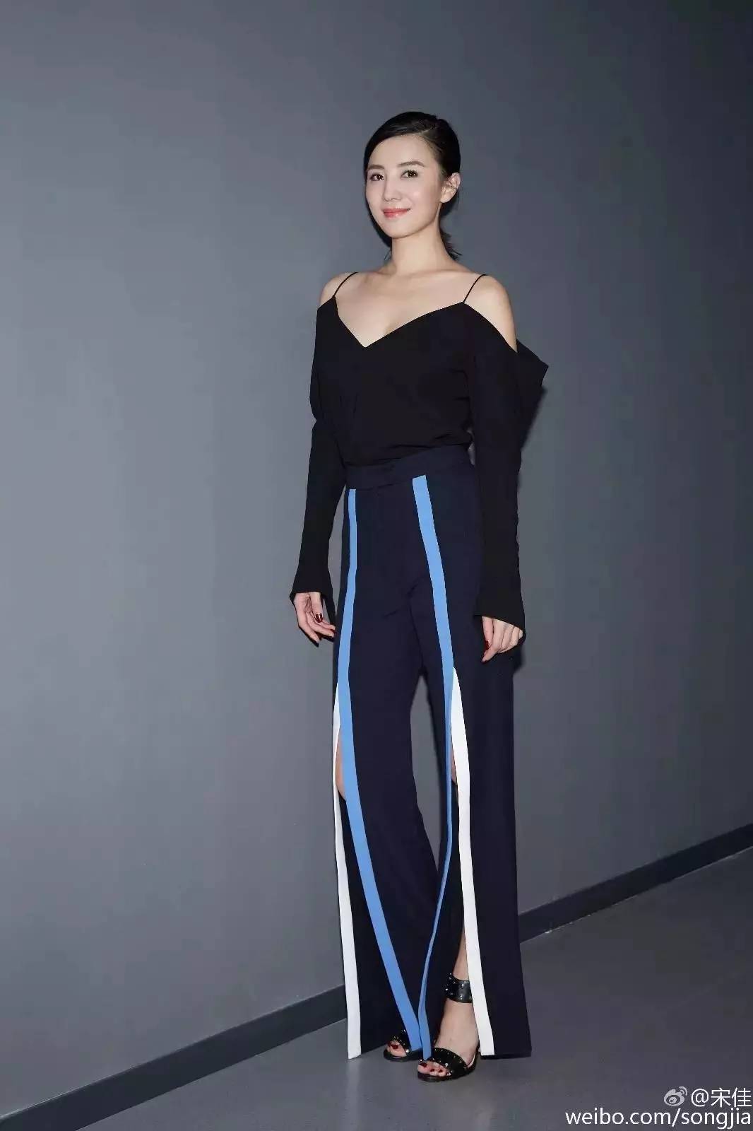 好看的卷裤脚裤子,别再穿阔腿裤了2019年流行这4条