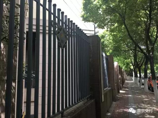 房龄差“三岁“，为了莫愁湖”新项目“却比老项目显老？