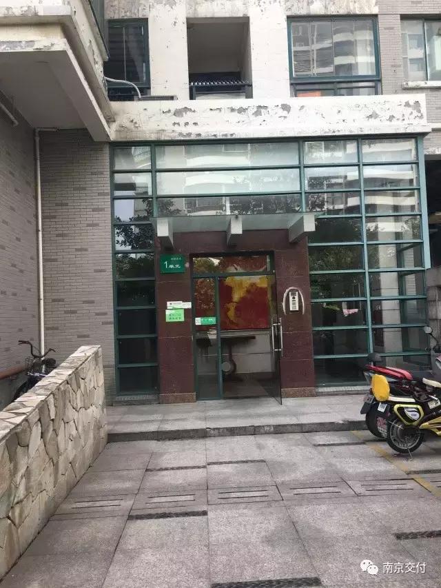 房龄差“三岁“，为了莫愁湖”新项目“却比老项目显老？