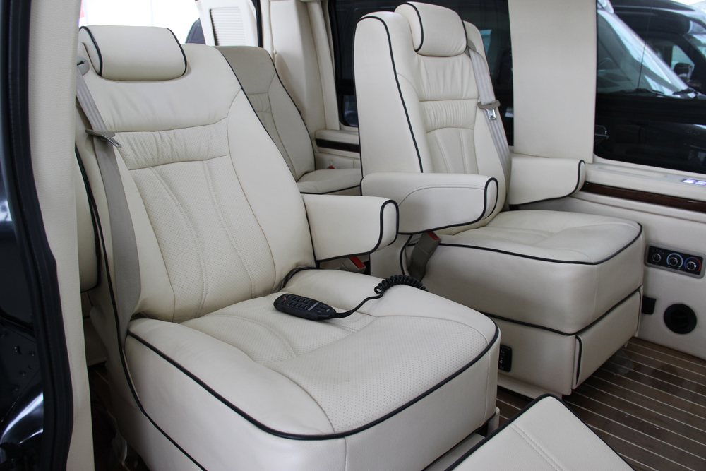 人民的名义车子片段,人民的名义考斯特片段