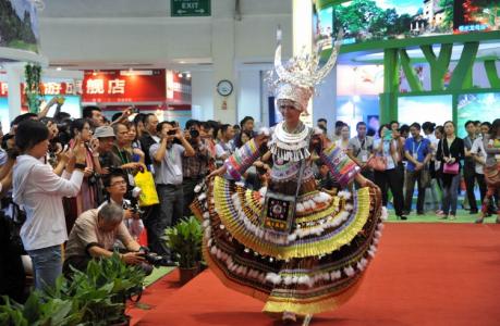 无线合肥早报丨合肥一绿化带里“藏着”200辆破损共享单车