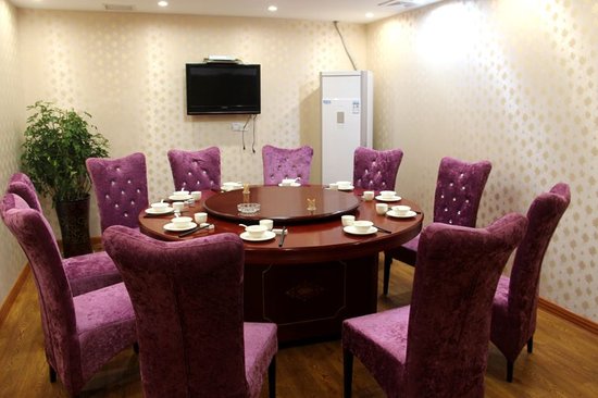 老奶奶都不扶就扶你什么梗,老奶奶不扶就服你下一句