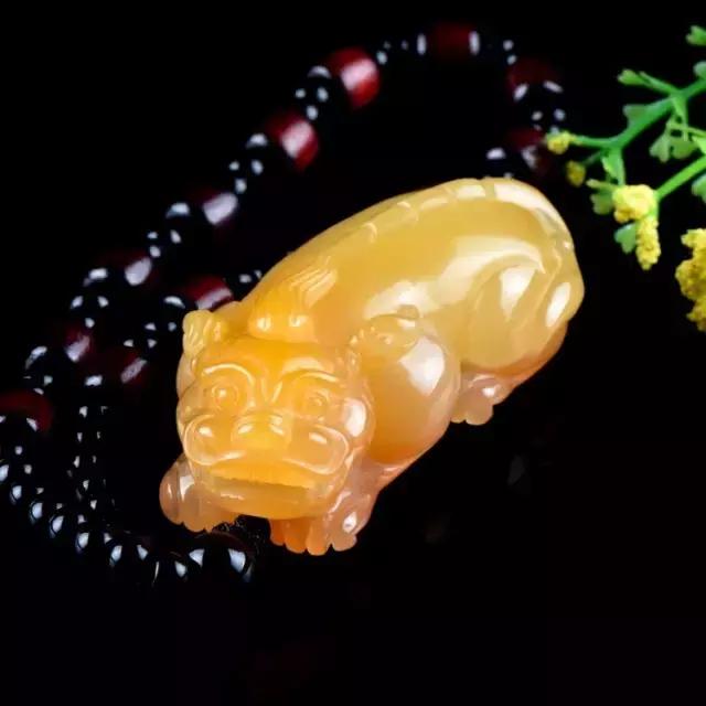 貔貅黄龙玉沙金佩戴有讲究,黄龙玉的貔貅戴着脖子上怎么戴