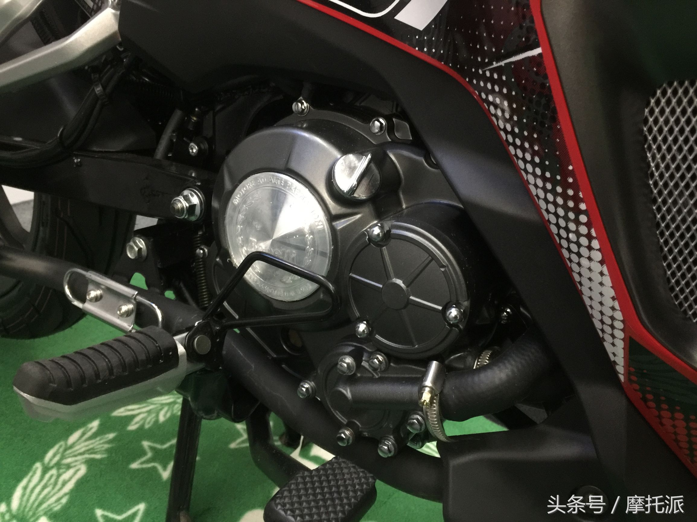 抢先曝光,首款国产万元级弯梁车面市,价格8980元