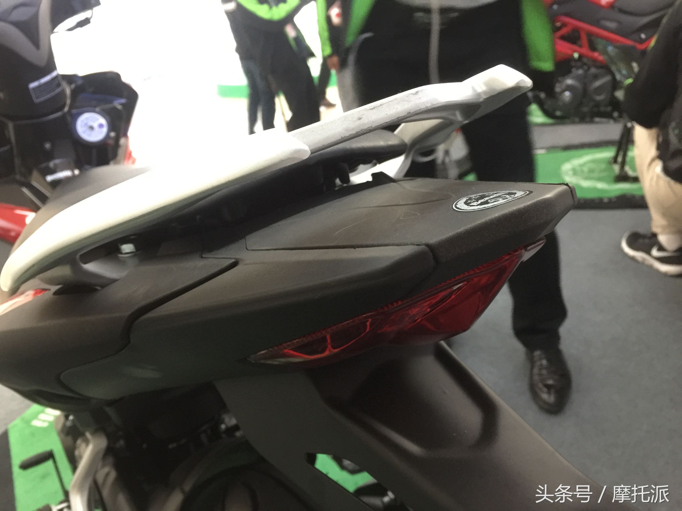 抢先曝光,首款国产万元级弯梁车面市,价格8980元