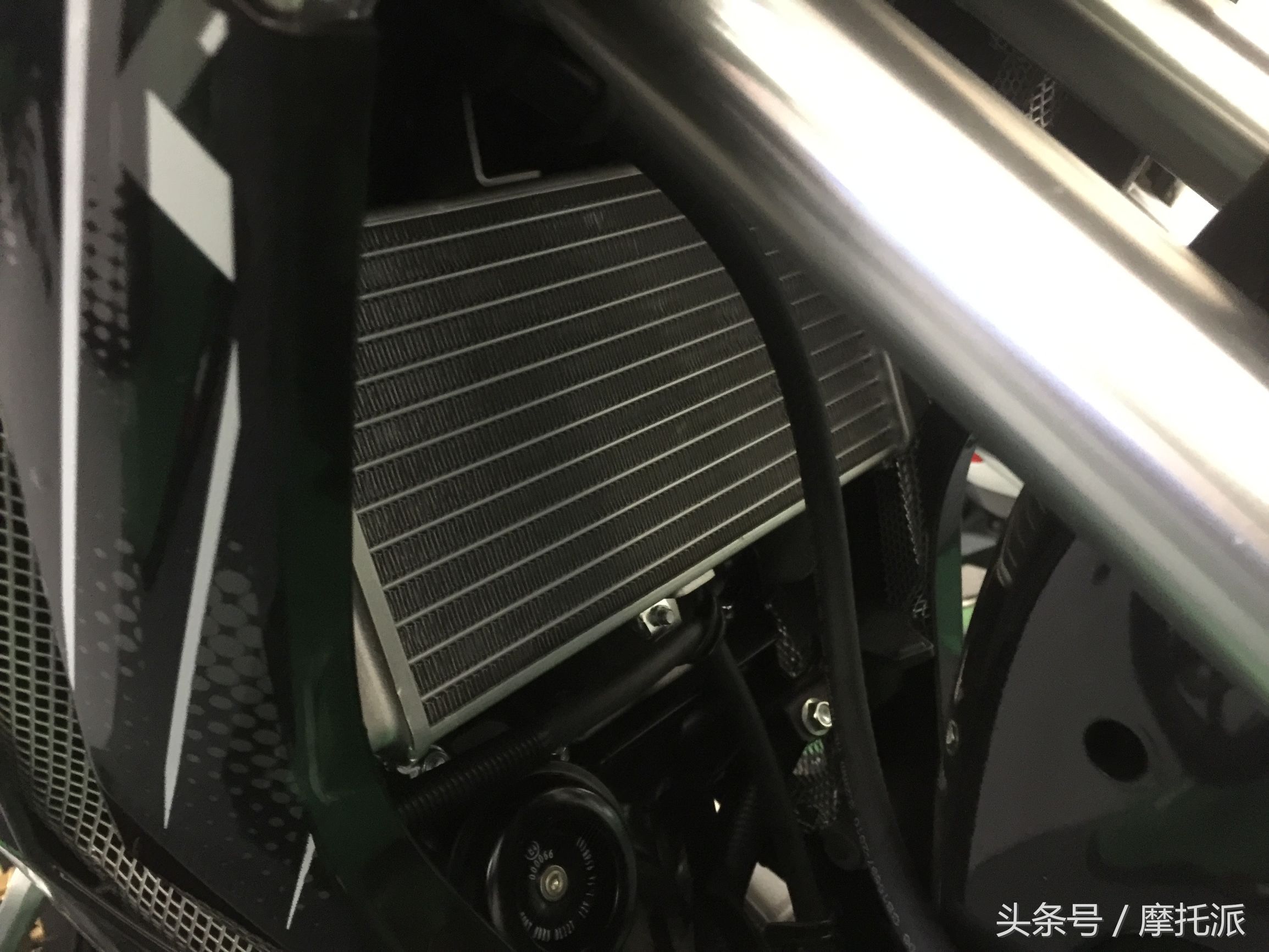 抢先曝光,首款国产万元级弯梁车面市,价格8980元