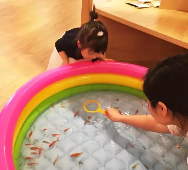 青岛万象城马拉丁店,青岛万象城妈妈带着小朋友