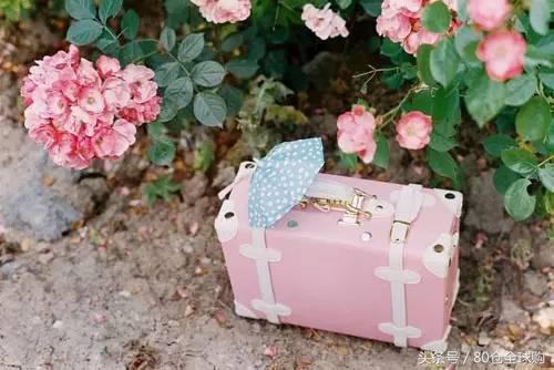 夏天出汗擦什么不脱妆技巧,夏季出汗底妆斑驳脱妆怎么办