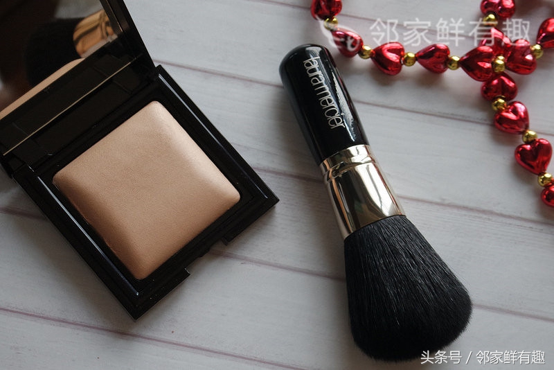 女神的秘密*器武**，神级粉饼Laura Mercier唤颜凝露