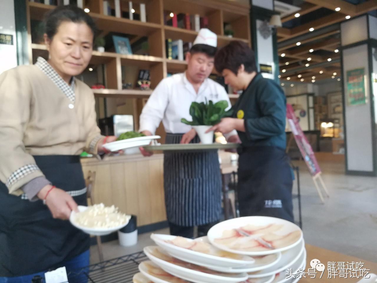 胖哥试吃的火锅底料,试吃云南牛肉火锅