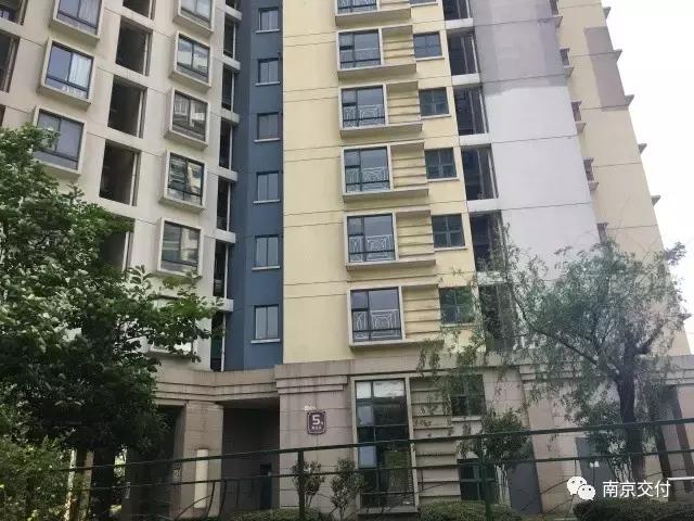 房龄差“三岁“，为了莫愁湖”新项目“却比老项目显老？