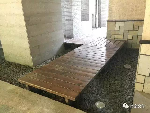 房龄差“三岁“，为了莫愁湖”新项目“却比老项目显老？