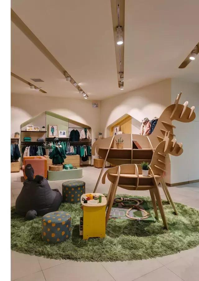 青岛万象城马拉丁店,青岛万象城妈妈带着小朋友