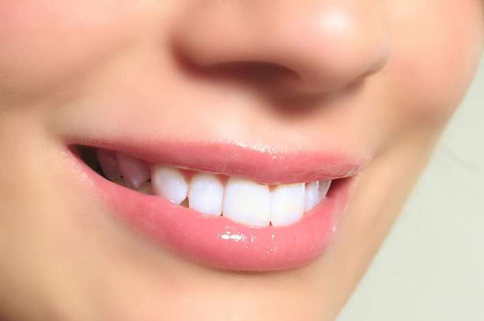 牙齿矫正骨钉发炎什么症状,牙齿矫正会出现哪种症状