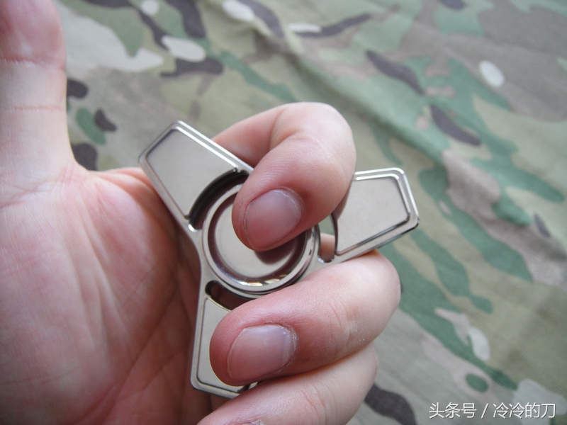 发光又持久的指尖陀螺,三角型的指尖陀螺