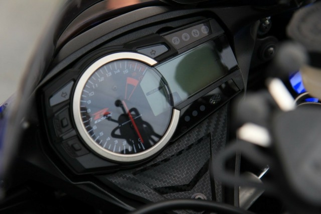 铃木gsx-r600适合新手吗,22款gsxr600