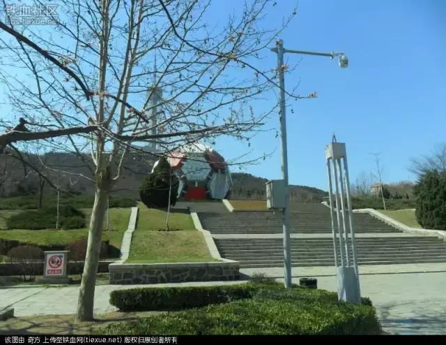 大连劳动公园的大足球有什么奥秘,劳动公园大足球在哪个门