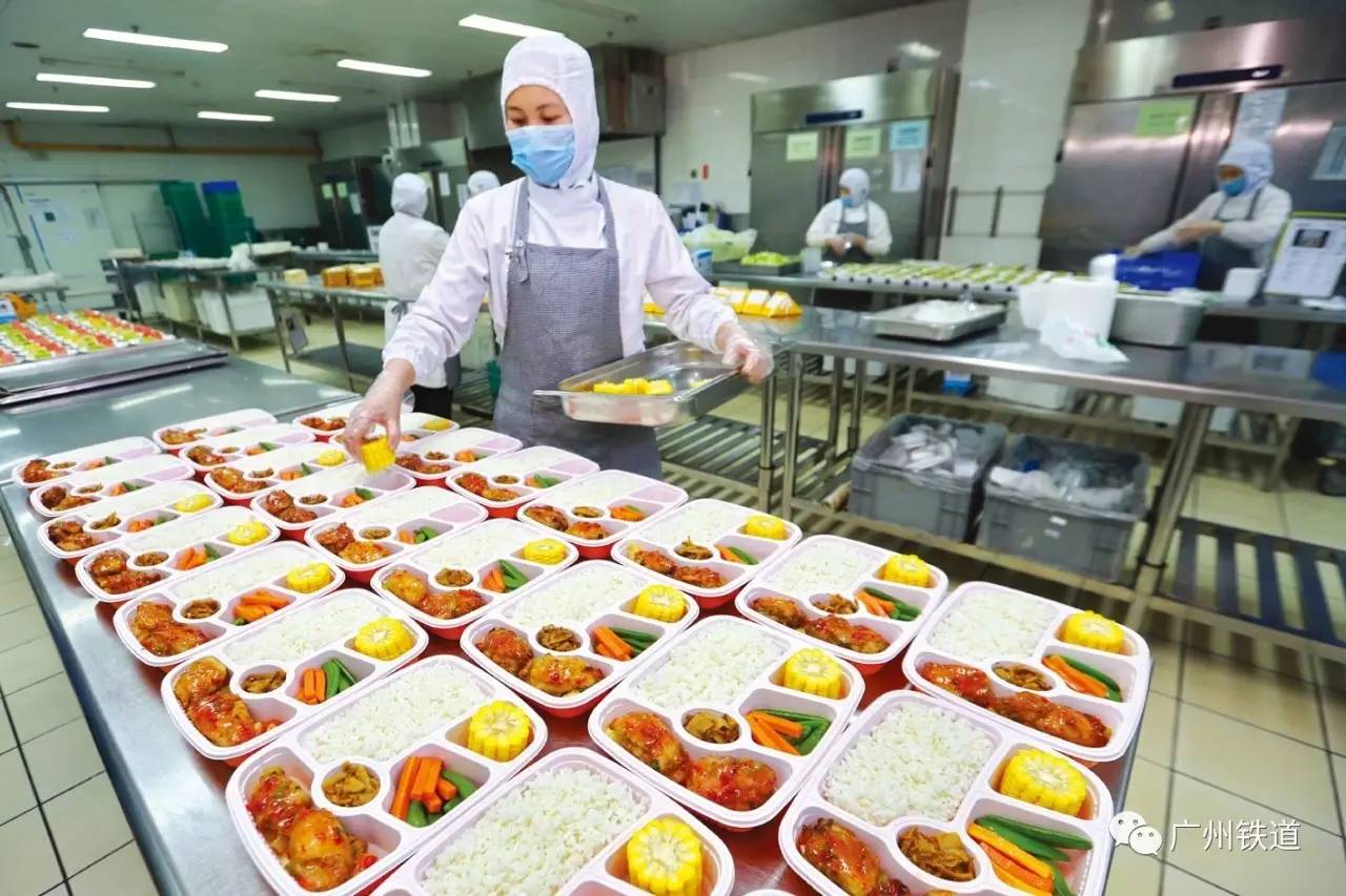 飞机餐为什么比高铁好吃,航空餐哪个最好吃