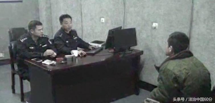 男子偷女子钱包,男子盗窃女友包